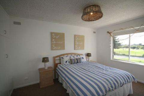 LJ Hooker Goolwa Holiday Rentals - 42 Underwood Avenue, Goolwa Beach - Accommodation Main Beach 9