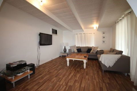 LJ Hooker Goolwa Holiday Rentals - 42 Underwood Avenue, Goolwa Beach - Accommodation Main Beach 10