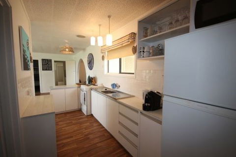 LJ Hooker Goolwa Holiday Rentals - 42 Underwood Avenue, Goolwa Beach - Accommodation Main Beach 11