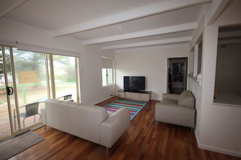 LJ Hooker Goolwa Holiday Rentals - 42 Underwood Avenue, Goolwa Beach - Accommodation Main Beach 12