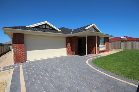 LJ Hooker Goolwa Holiday Rentals - 42 Underwood Avenue, Goolwa Beach - Accommodation Main Beach 16
