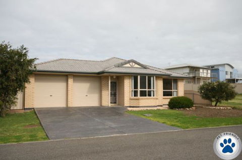 LJ Hooker Goolwa Holiday Rentals - 42 Underwood Avenue, Goolwa Beach - Accommodation Main Beach 20