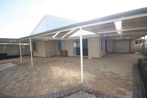 LJ Hooker Goolwa Holiday Rentals - 42 Underwood Avenue, Goolwa Beach - Accommodation Main Beach 23