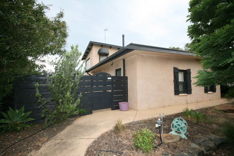 LJ Hooker Goolwa Holiday Rentals - 42 Underwood Avenue, Goolwa Beach - Accommodation Main Beach 24