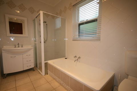 LJ Hooker Goolwa Holiday Rentals - 42 Underwood Avenue, Goolwa Beach - Accommodation Main Beach 26