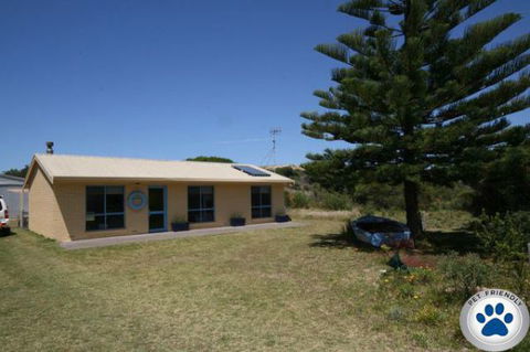 LJ Hooker Goolwa Holiday Rentals - 15 Eaton Avenue, Goolwa Beach - Accommodation Main Beach 0