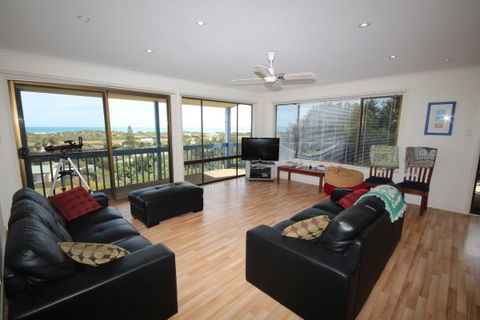 LJ Hooker Goolwa Holiday Rentals - 39 Bradford Road, Goolwa Beach - Accommodation Main Beach 0
