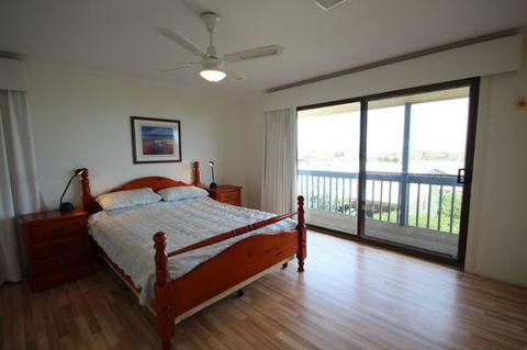 LJ Hooker Goolwa Holiday Rentals - 39 Bradford Road, Goolwa Beach - Accommodation Main Beach 3