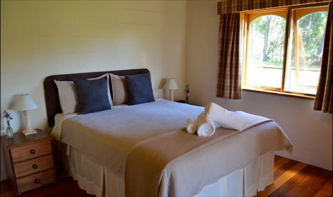 Herons Rise Vineyard Accommodation - Accommodation Main Beach 1