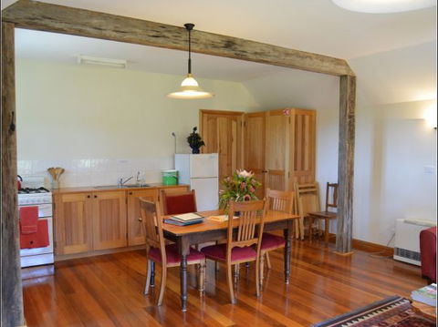 Herons Rise Vineyard Accommodation - Accommodation Main Beach 2
