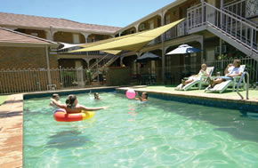 City Colonial Motor Inn - Accommodation Main Beach 0