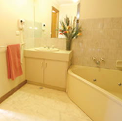 City Colonial Motor Inn - Accommodation Main Beach 1