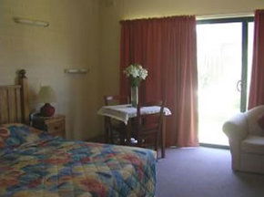 Three States Motel - Accommodation Main Beach 0