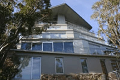 Alpine Holiday Rentals - Accommodation Main Beach 3