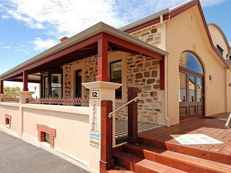 Timeball Apartments - Accommodation Main Beach 0