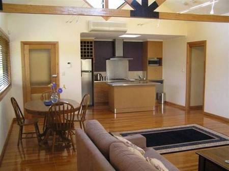 South Springfield TAS Accommodation Main Beach