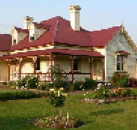 Cambridge House - Accommodation Main Beach