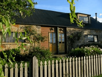 Daisy Bank Cottages - Accommodation Main Beach