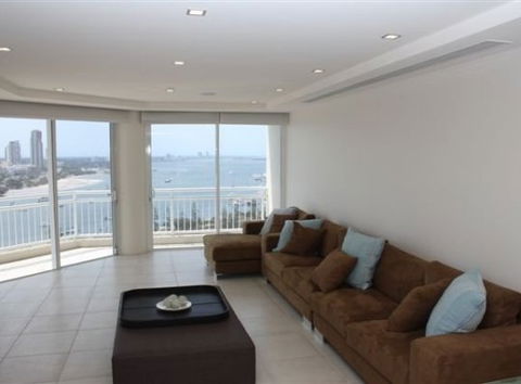 Ocean Sands Resort - Accommodation Main Beach 1