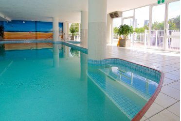 Ocean Sands Resort - Accommodation Main Beach 3