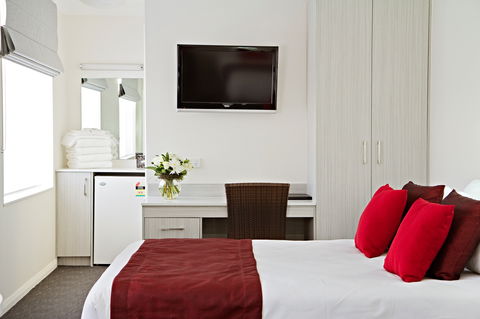 Governor Macquarie Motor Inn - Accommodation Main Beach 2