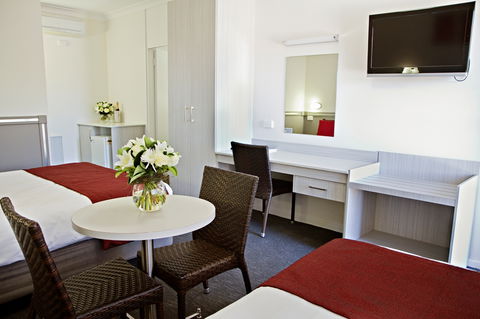 Governor Macquarie Motor Inn - Accommodation Main Beach 5