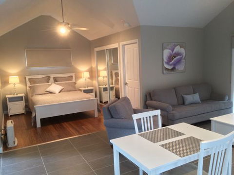 High Peaks Cottages - Accommodation Main Beach 1