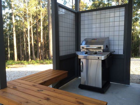 High Peaks Cottages - Accommodation Main Beach 3