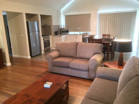 High Peaks Cottages - Accommodation Main Beach 4