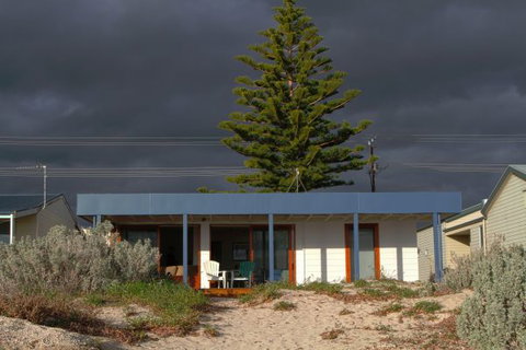 Shackago - Accommodation Main Beach 0