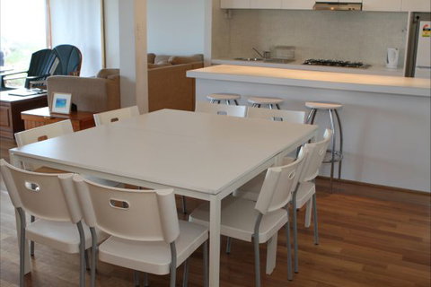Shackago - Accommodation Main Beach 2