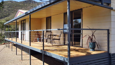Devil's Peak Bed & Breakfast - Accommodation Main Beach 0