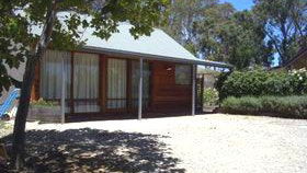 Cherry Farm Cottage - Accommodation Main Beach 0