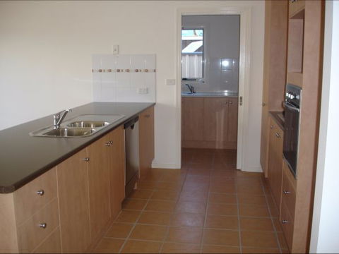 Shamore Apartments - Eleventh Street - Accommodation Main Beach 2