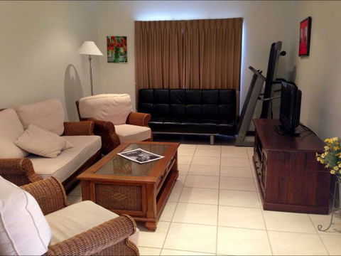 Shamore Apartments - Eleventh Street - Accommodation Main Beach 3
