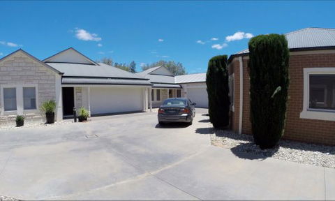 Shamore Apartments - Eleventh Street - Accommodation Main Beach 4
