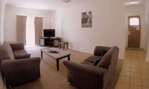 Shamore Apartments - Eleventh Street - Accommodation Main Beach 5