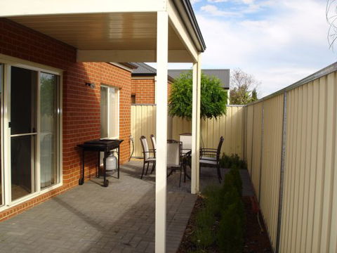 Shamore Apartments - Eleventh Street - Accommodation Main Beach 7
