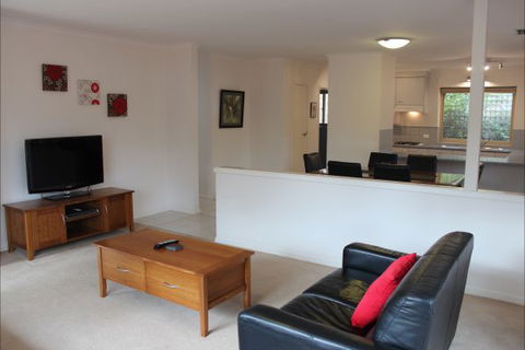 Adelaide Serviced Accommodation - Childers House - Accommodation Main Beach 0