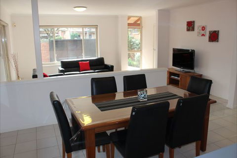 Adelaide Serviced Accommodation - Childers House - Accommodation Main Beach 5