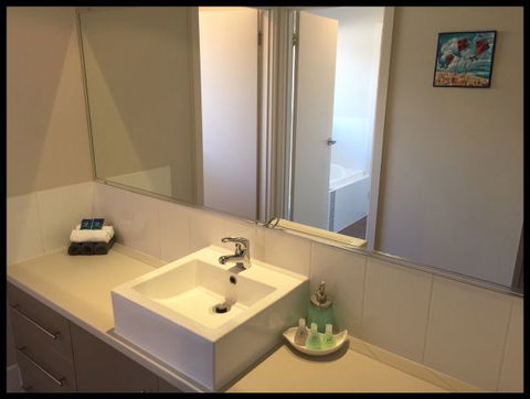 Adore 6 Villa - Accommodation Main Beach 6
