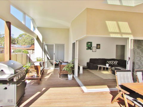 All Decked Out: Lake Conjola - Accommodation Main Beach 2