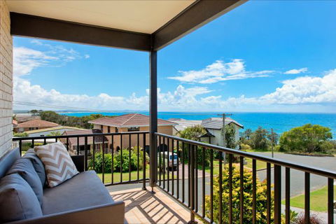 Apricari - Accommodation Main Beach 0