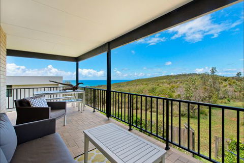 Apricari - Accommodation Main Beach 2