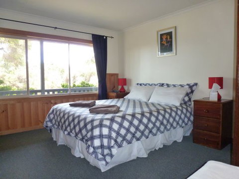 Arties Cottage Accommodation - Accommodation Main Beach 2