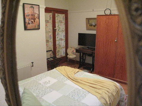 B&B Wodonga - Art Deco Accommodation - Accommodation Main Beach 4