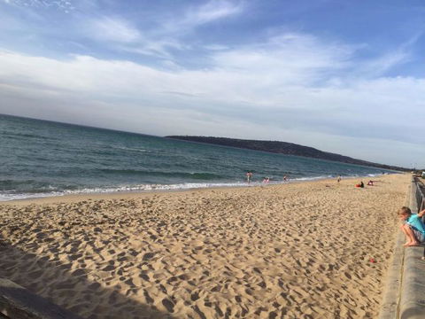 Barefoot Beach Stays - Accommodation Main Beach 3