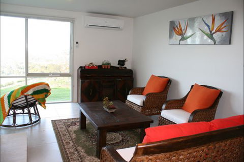 BTU Cottage Nowra Hill - Accommodation Main Beach 3