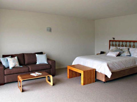 Cove Kettering - The - Accommodation Main Beach 2