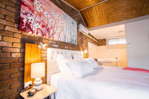 Farnham Court Motel - Accommodation Main Beach 0